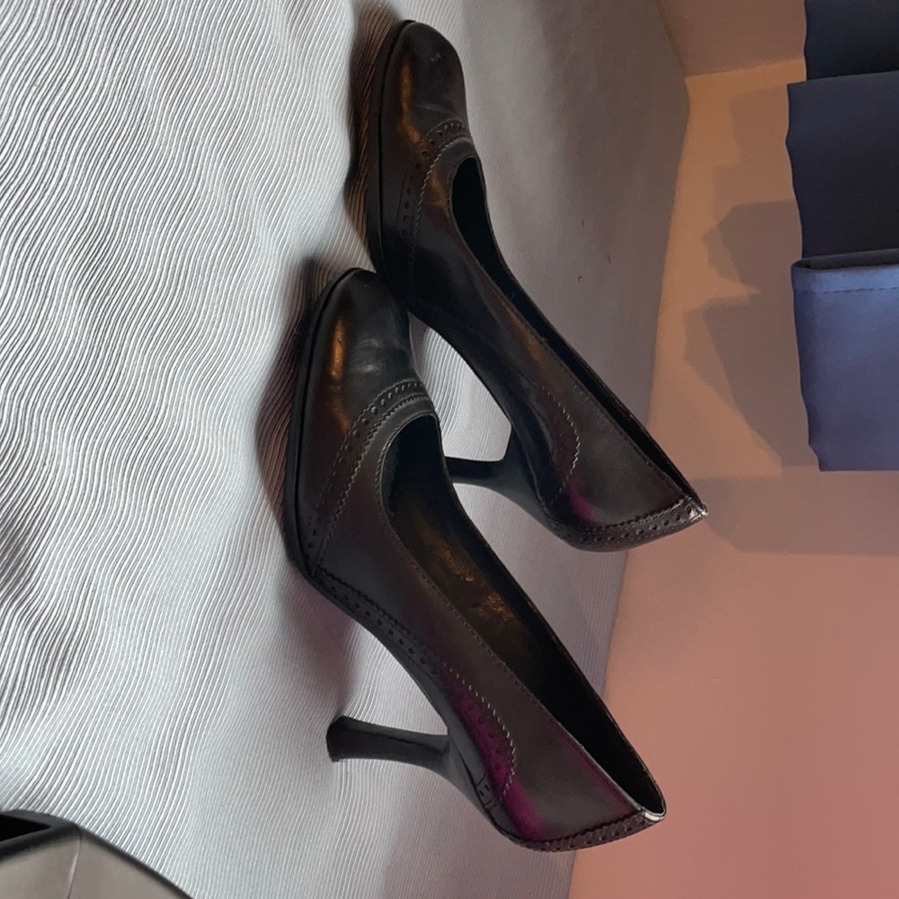 Nine West black pumps